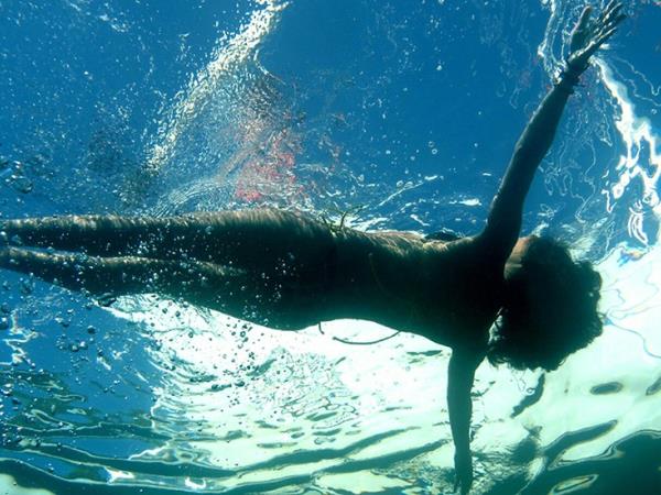 Česa ne smete jesti pred skokom v vodo